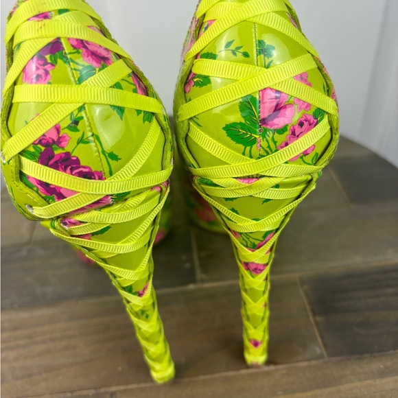 🌺Betsy Johnson Floral Platform Heels 9 - Picture 5 of 8